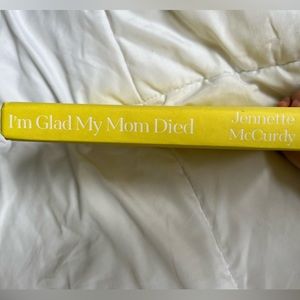 “I’m glad my mom died” novel by jennette mccurdy